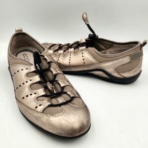 Ecco Gold Metallic Leather Toggle Sneaker Womens 10 Vibration II Slip On Comfort
